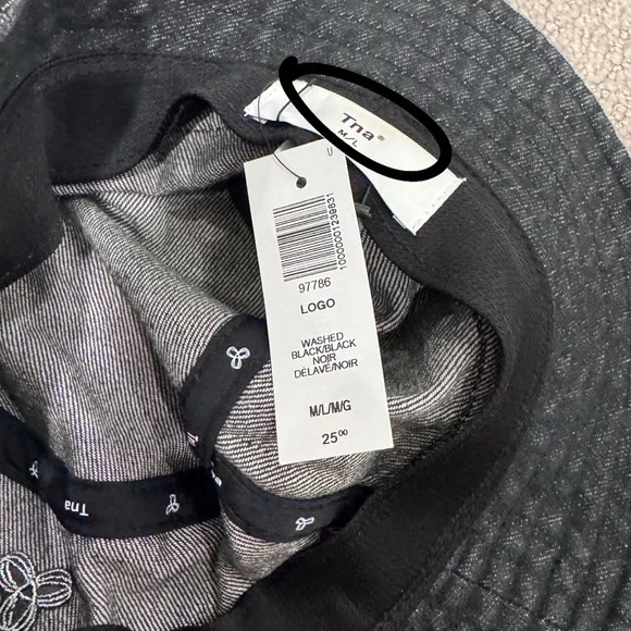 Aritzia TNA NWT Bucket Hat Washed BlackJean Denim Hat - Size M/L - Picture 3 of 3